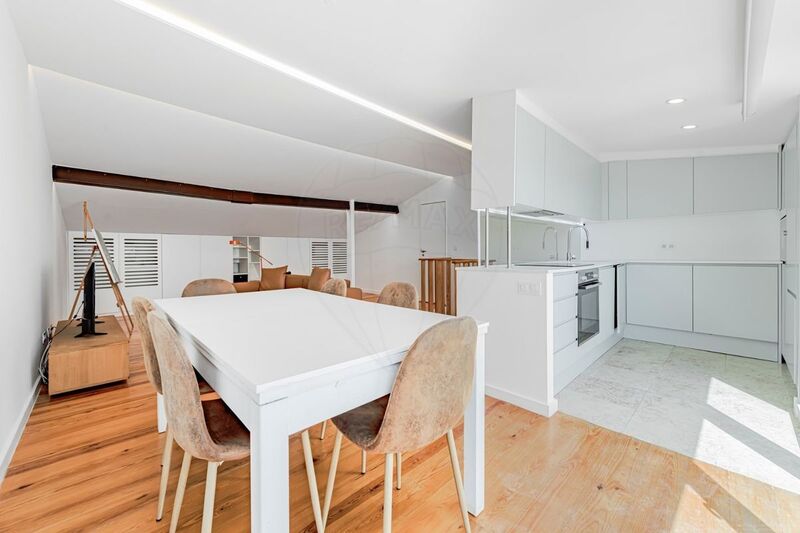 Apartment T3 Duplex Arroios Lisboa - kitchen, lots of natural light, terrace, attic, air conditioning