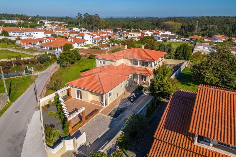 House V4 nieuw Marinha Grande - garage, terraces, underfloor heating, terrace, barbecue, balconies, fireplace, garden, excellent location, green areas, balcony