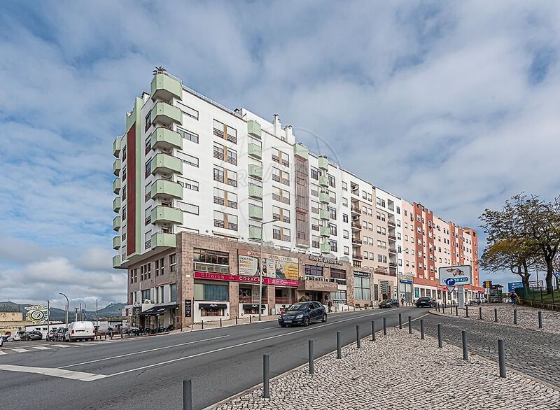 Apartment 3 bedrooms São Sebastião Setúbal - fireplace, lots of natural light, parking lot