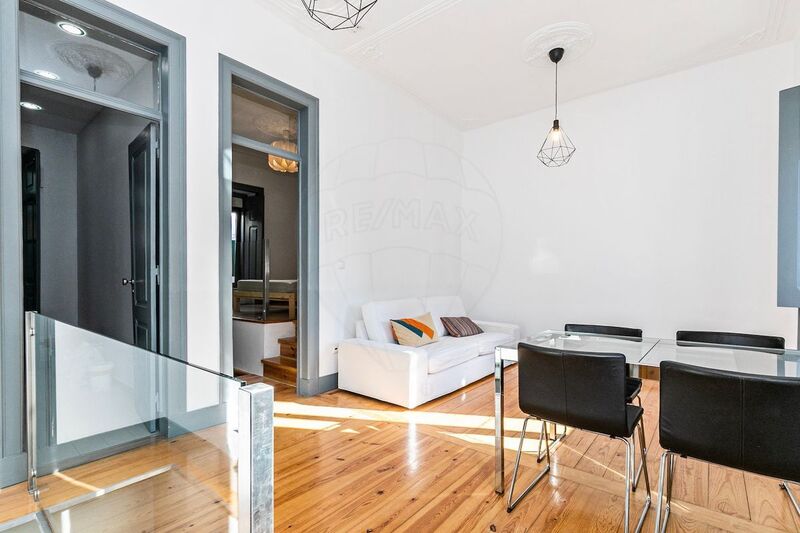 Apartamento T2 Remodelado no centro Penha de França Lisboa - r/c, vidros duplos, terraço, cozinha equipada, mobilado