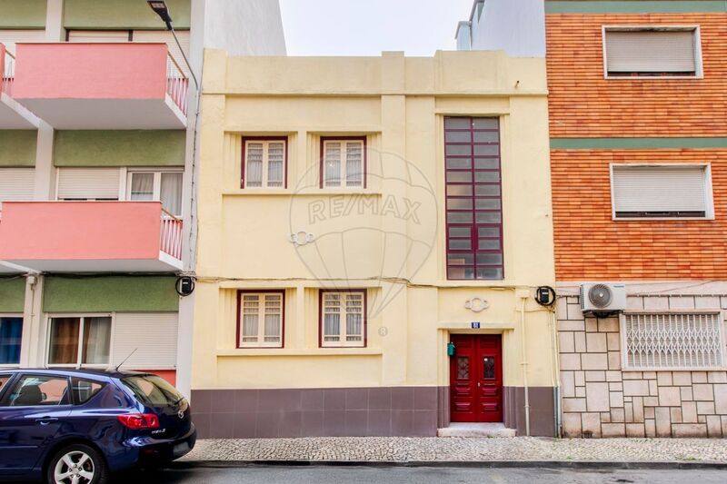 Building Refurbished in the center Barreiro - exterior area, easy access, privileged location