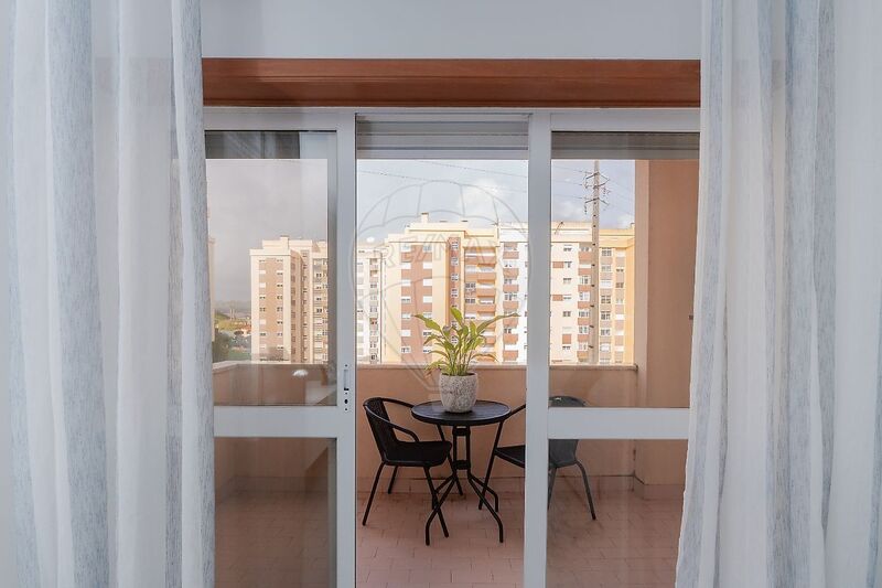 Apartment T2 Vila Franca de Xira - swimming pool, river view, kitchen, balcony, floating floor, garage, air conditioning