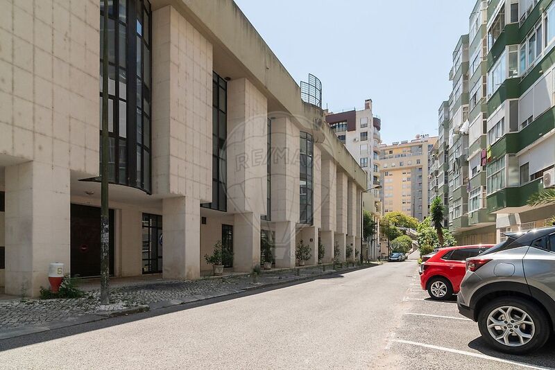 Escritório Lumiar Lisboa - arrecadação, tecto falso, recepção, ar condicionado