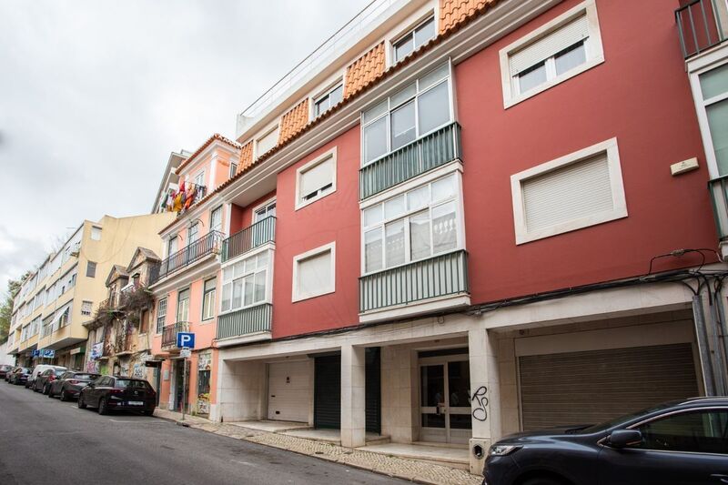 Apartment 2 bedrooms in the center Campo de Ourique Lisboa - balcony, gardens, garden, parking space, garage