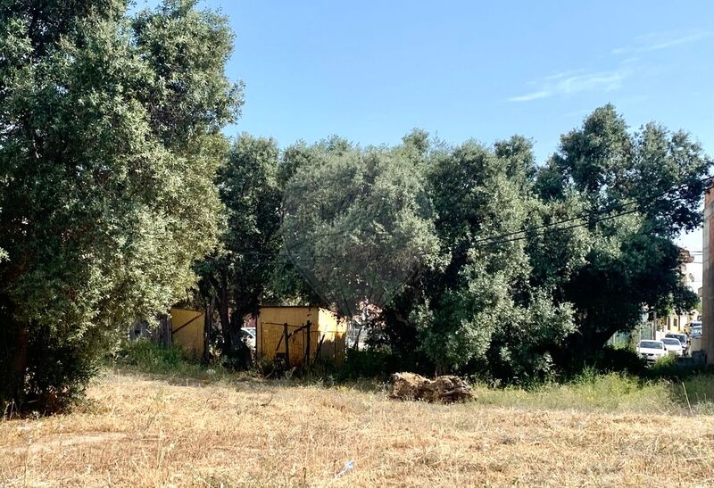 Land with 325sqm Loures