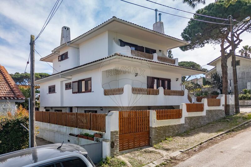 House V5 Renovated Almada - solar panels, air conditioning, barbecue, automatic gate, attic, fireplace, alarm, garage, balcony