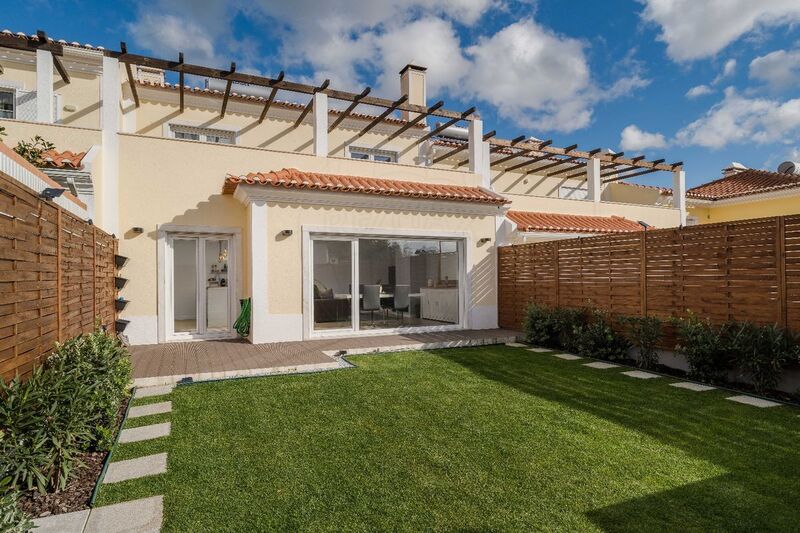 House 3 bedrooms Algueirão-Mem Martins Sintra - automatic irrigation system, garage, swimming pool, very quiet area, solar panels, garden, barbecue
