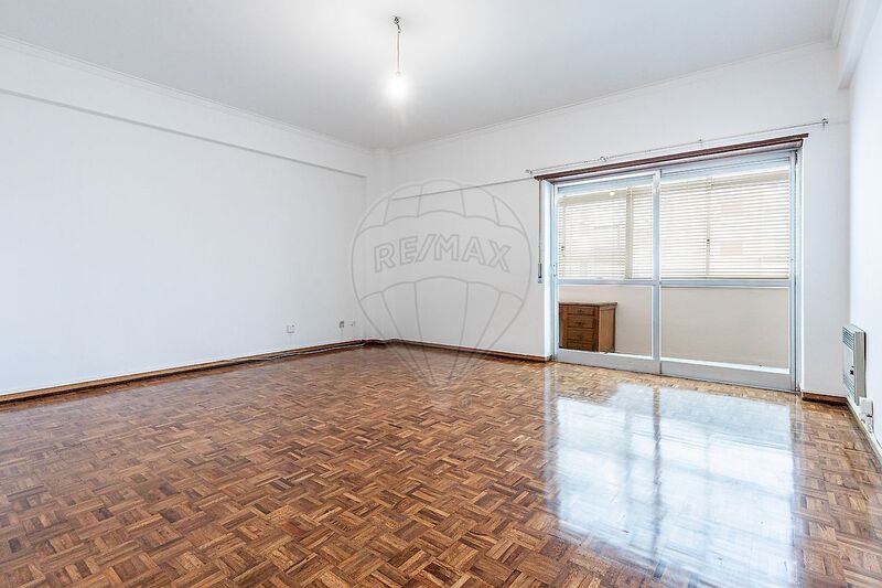 Apartment 3 bedrooms Beato Lisboa - parking space, garage