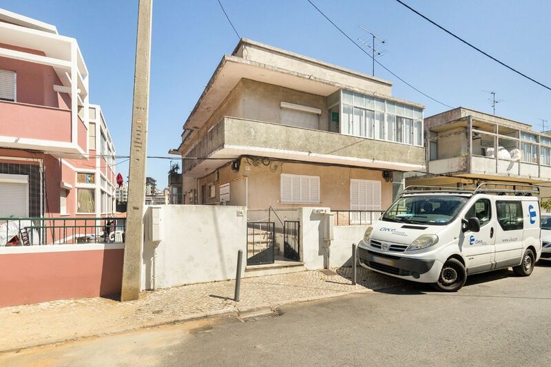 Apartment well located T1 Almada - balcony, marquee