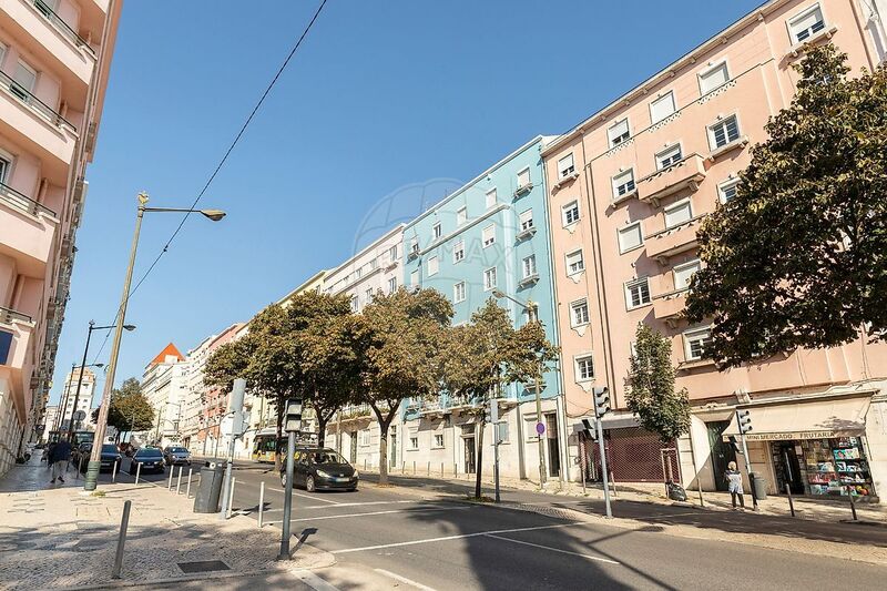 Apartment 3 bedrooms excellent condition Areeiro Lisboa - balcony, fireplace, kitchen, central heating, air conditioning