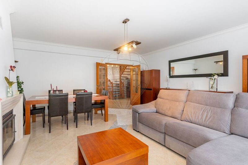 Apartment T4 Duplex well located Mafra - store room, fireplace, balcony