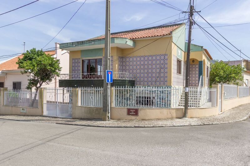 House 3 bedrooms Corroios Seixal - attic, barbecue, playground, garage, balcony