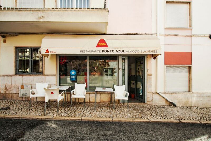 Coffee shop Equipped in a central area Loures - great location, esplanade, kitchen,