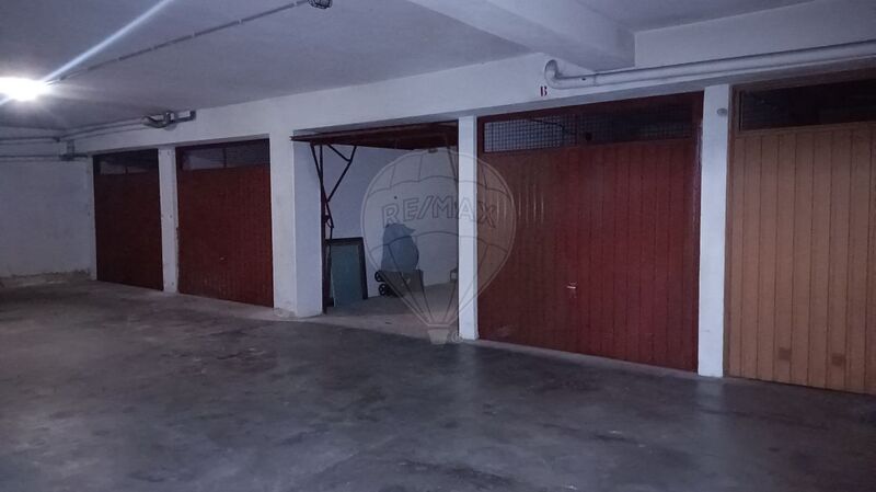 Garage Closed with 11sqm Caldas da Rainha - easy access, store room