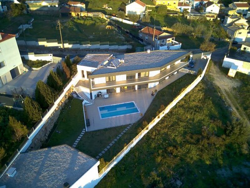 House 3 bedrooms Modern Loures - fireplace, solar panels, garage, barbecue, balcony, swimming pool