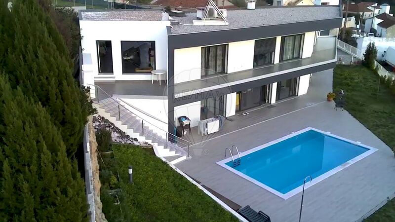 House 4 bedrooms Modern Loures - fireplace, solar panels, garage, barbecue, balcony, swimming pool