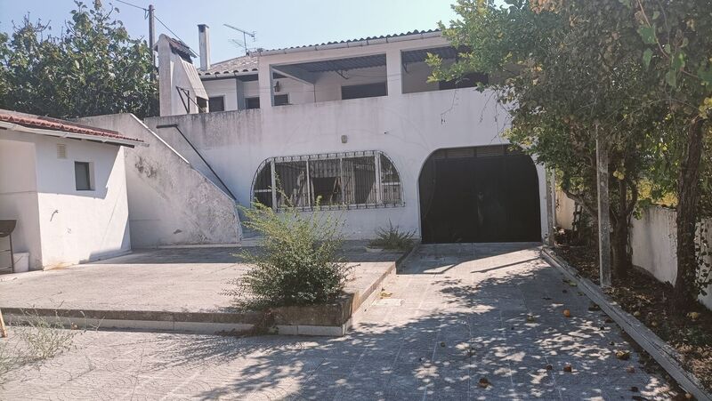 House Isolated 5 bedrooms Almada - sea view