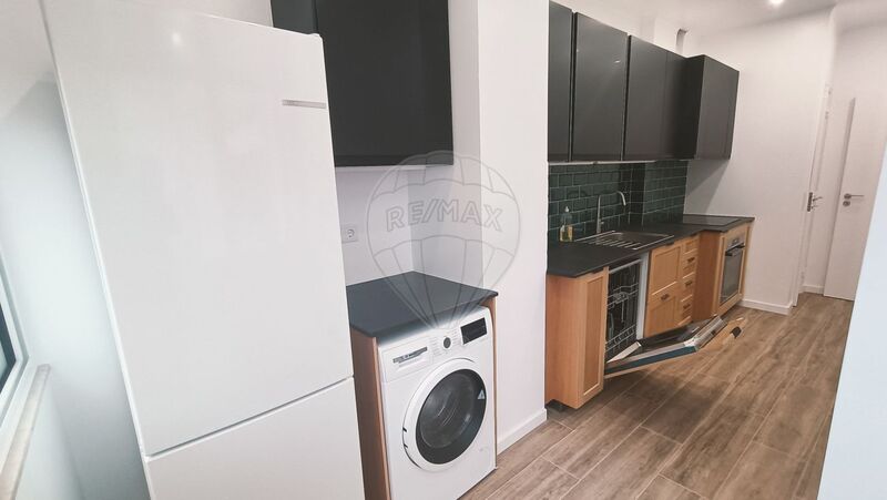 Apartamento novo T2 Seixal - ar condicionado, 3º andar, marquise, cozinha equipada