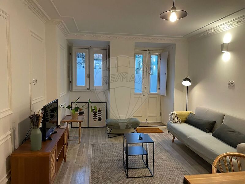 Apartamento T1 Remodelado Arroios Lisboa - cozinha equipada, jardim