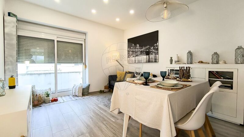 Apartment T2 Renovated in the center Odivelas - kitchen, marquee, boiler, furnished