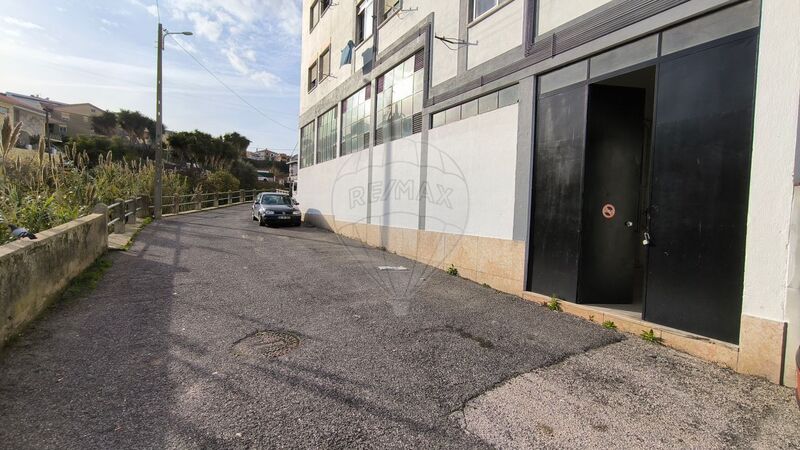 Warehouse with 215sqm Odivelas