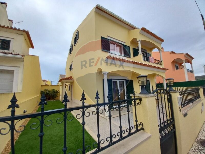House excellent condition V5 Carregado Alenquer - quiet area, terraces, attic, balcony, terrace, garage, balconies
