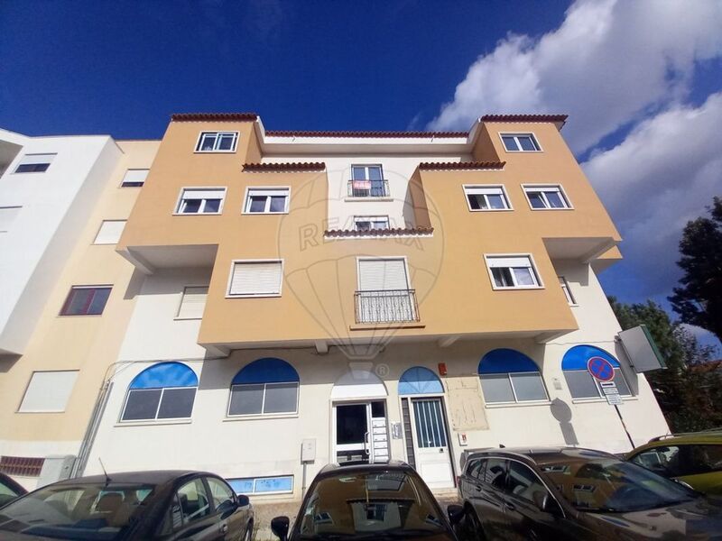 Apartamento T2 no centro Almada - lareira, varanda, 3º andar, excelente vista, terraço