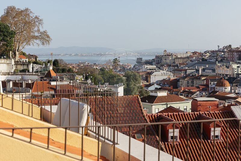 Apartment T3 Duplex in the center Santo António Lisboa - great location, balconies, air conditioning, balcony, garden