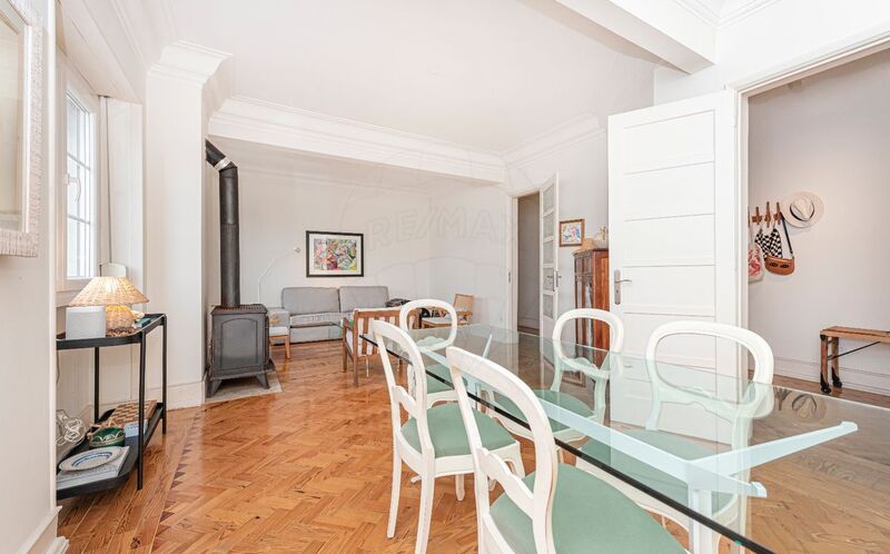 Apartment Refurbished T2 Santa Maria de Belém Lisboa - 3rd floor, tiled stove