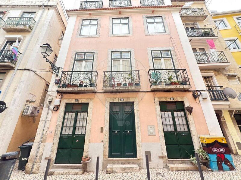 Apartamento T2 em bom estado Santa Maria Maior Lisboa - mobilado