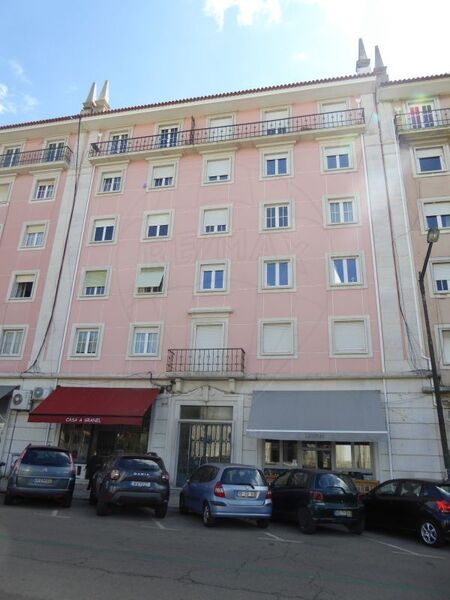 Apartment for remodeling 3 bedrooms Santo Condestável Lisboa - 2nd floor