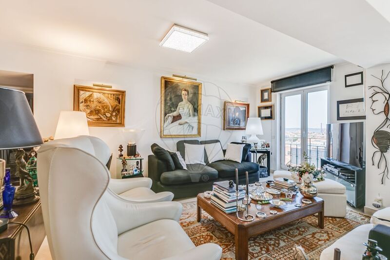 Apartamento T2 Moderno em excelente estado Santa Maria Maior Lisboa