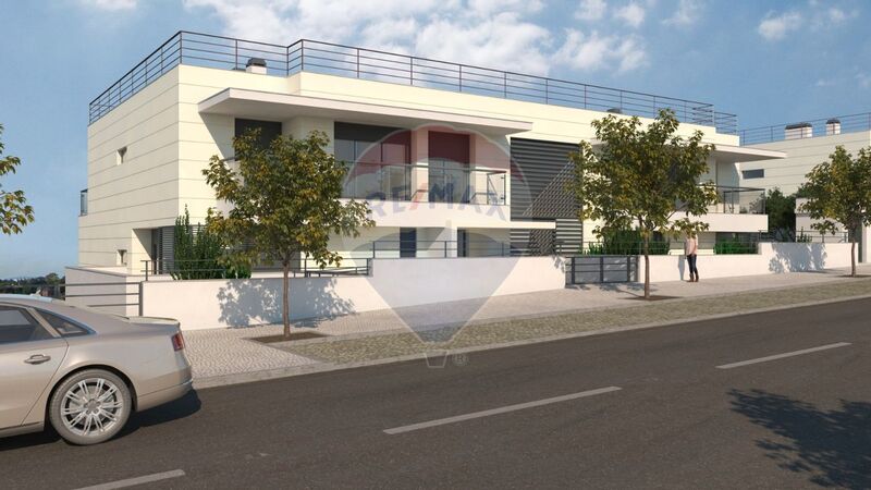Apartamento T2 Barcarena Oeiras - varandas, vidros duplos, parqueamento, ar condicionado, isolamento térmico, terraços, zona calma