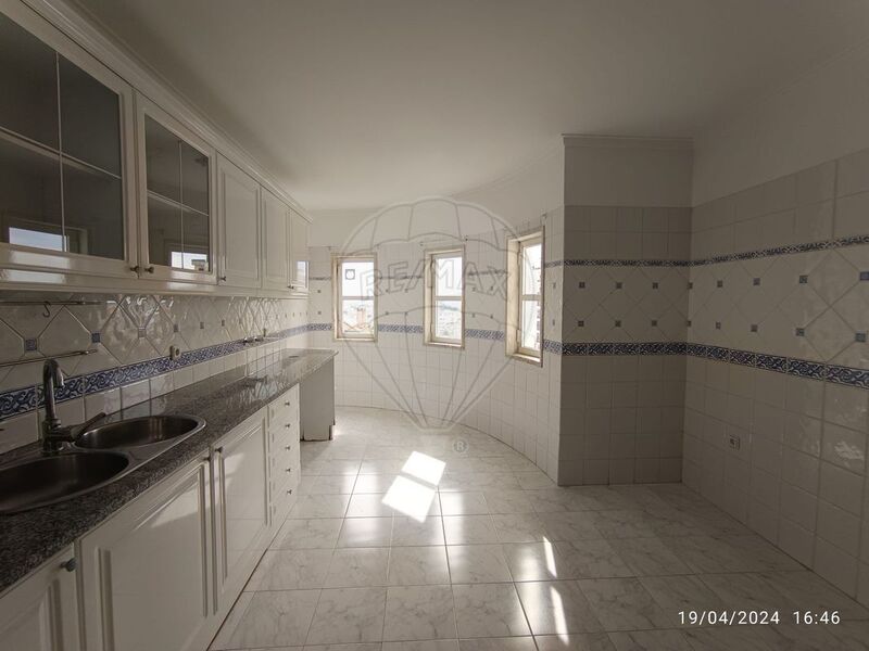Apartamento T2 Algueirão-Mem Martins Sintra - varanda, lareira, arrecadação, cozinha equipada