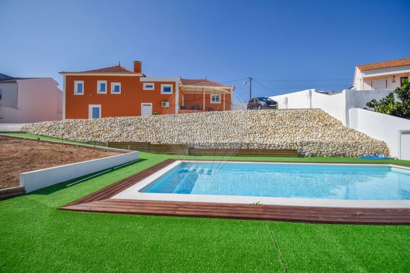 House V4 Lourinhã - swimming pool, solar panels, balcony