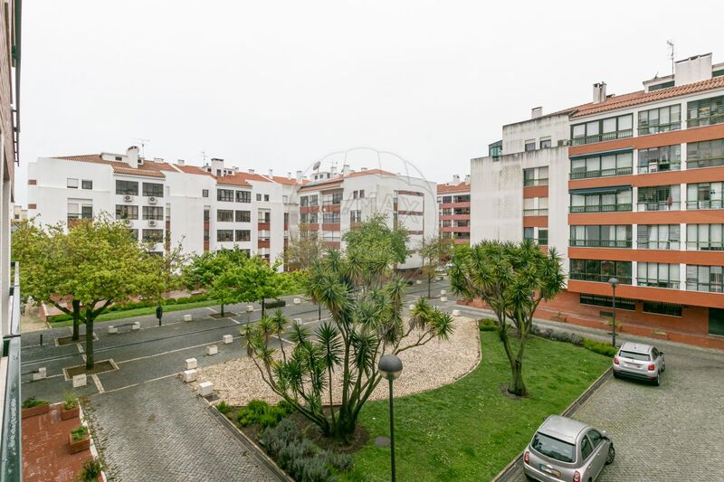 Apartment 3 bedrooms excellent condition Oeiras - balcony, kitchen, store room, air conditioning