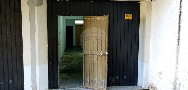 Garage with 45sqm Sintra - toilet