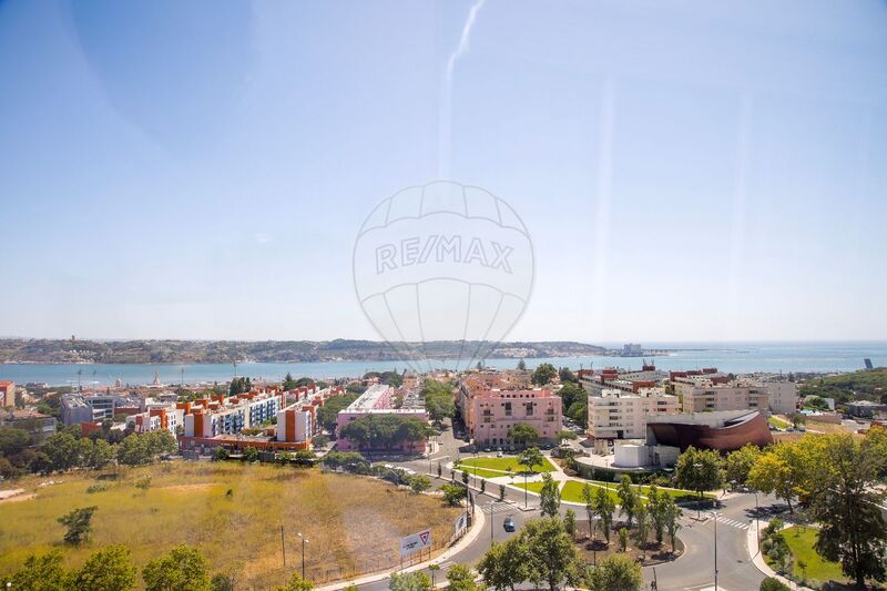 Apartment Modern 3 bedrooms Belém Lisboa - equipped, furnished, balcony, quiet area, kitchen