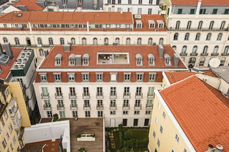 апартаменты T2 элитная Santa Maria Maior Lisboa - парковка, подсобное помещение, веранда, система кондиционирования, веранды, экипирован