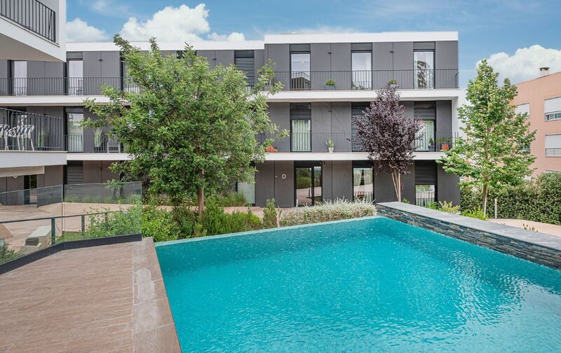 Apartamento T3 Oeiras - condomínio fechado, terraço, ar condicionado, jardins, varanda, arrecadação, parqueamento, piscina