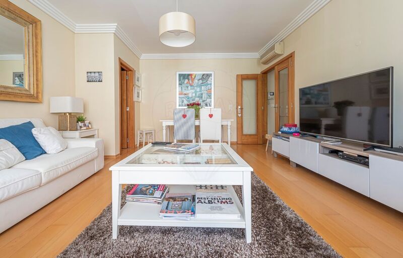 Apartment excellent condition T1 Carnide Lisboa - great location, balcony, store room, kitchen
