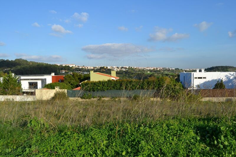 Plot of land with 864sqm Barcarena Oeiras