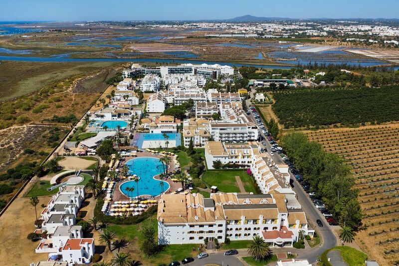 Apartment T0 Cabanas de Tavira - balcony, furnished, equipped, swimming pool, tennis court