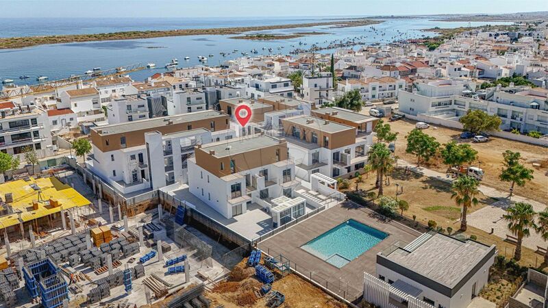 Apartamento T2 Cabanas de Tavira - varanda, lugar de garagem, cozinha equipada, terraço, piscina, garagem