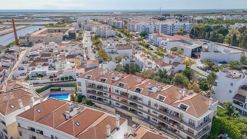 Apartamento T3 no centro Cabanas de Tavira - arrecadação, painéis solares, sótão, ar condicionado, varanda, piscina, garagem