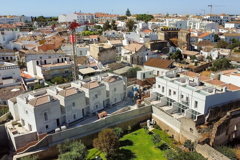 House 2 bedrooms in the center Tavira - gardens, underfloor heating, gated community, swimming pool, garage, green areas, automatic gate, air conditioning, solar panel, terrace