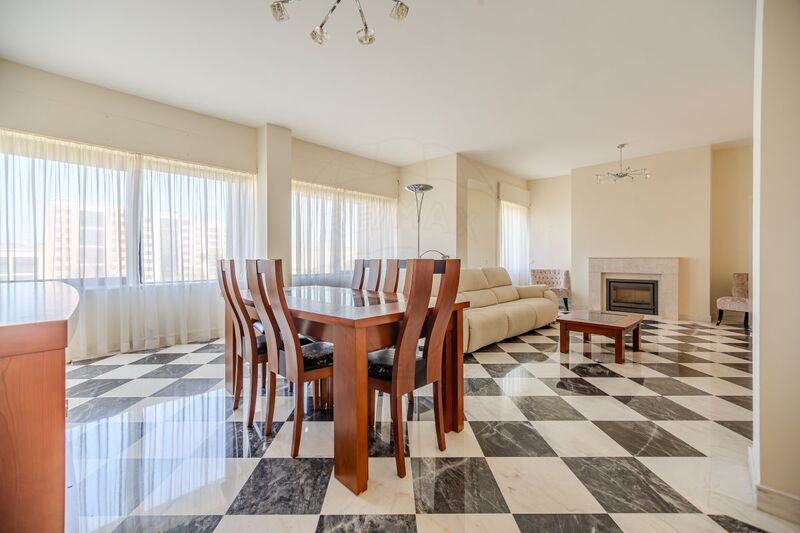 Apartment Refurbished in the center T2 Alvalade Lisboa - garden, garage, fireplace, store room, air conditioning, parking lot