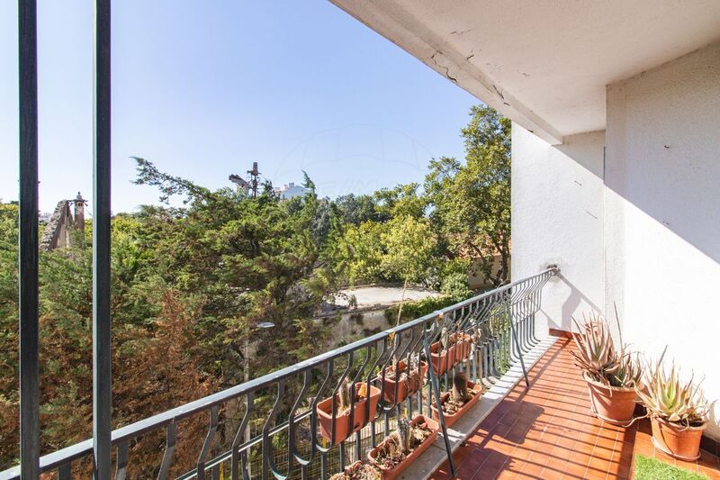 Apartamento T1 Carcavelos Cascais - varandas, jardim