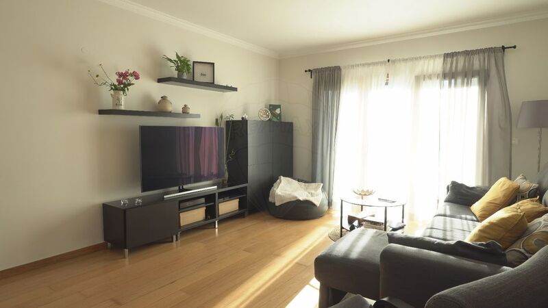 Apartment T3 Odivelas - great view, double glazing, lots of natural light, balconies, air conditioning, garage, balcony