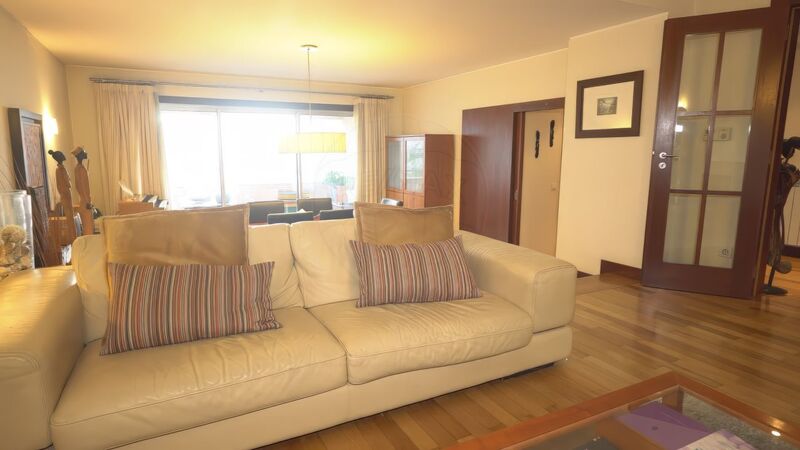 Apartment 4 bedrooms Santa Clara Lisboa - fireplace, gated community, central heating, store room, lots of natural light, sauna, garden, double glazing, balcony, swimming pool, turkish bath, great view